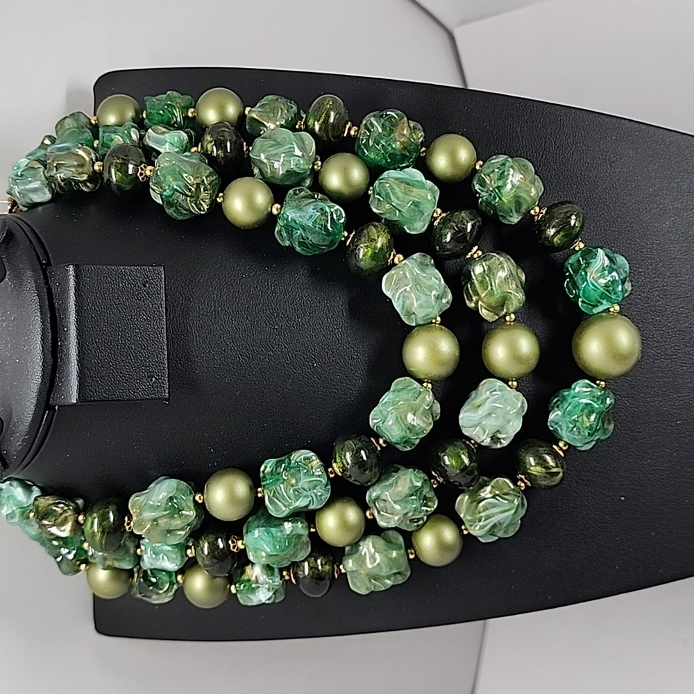 Vintage Elegant Green Beaded Necklace - Picture 9 of 9